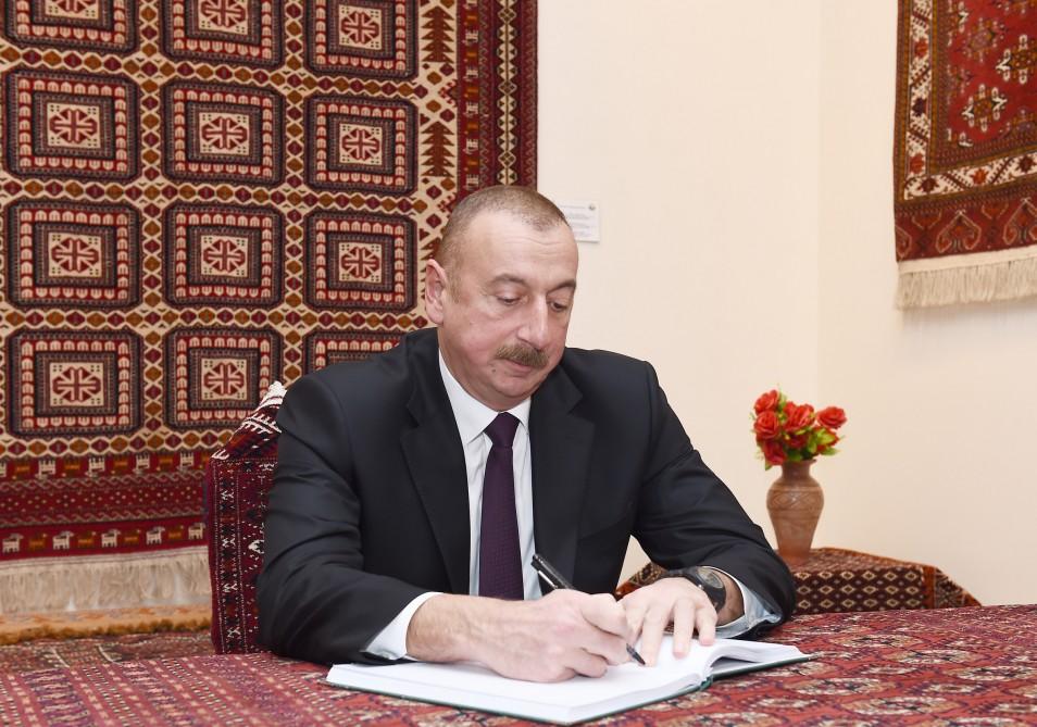 Президент Ильхам Алиев ознакомился в Ашхабаде с Национальным музеем туркменского ковра (ФОТО)
