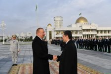В Ашхабаде состоялась  церемония официальной встречи Президента Ильхама Алиева (ФОТО)