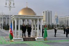В Ашхабаде состоялась  церемония официальной встречи Президента Ильхама Алиева (ФОТО)