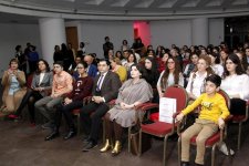 Человек-оркестр из Франции  представил в Баку синтез гитары и тара (ВИДЕО, ФОТО)