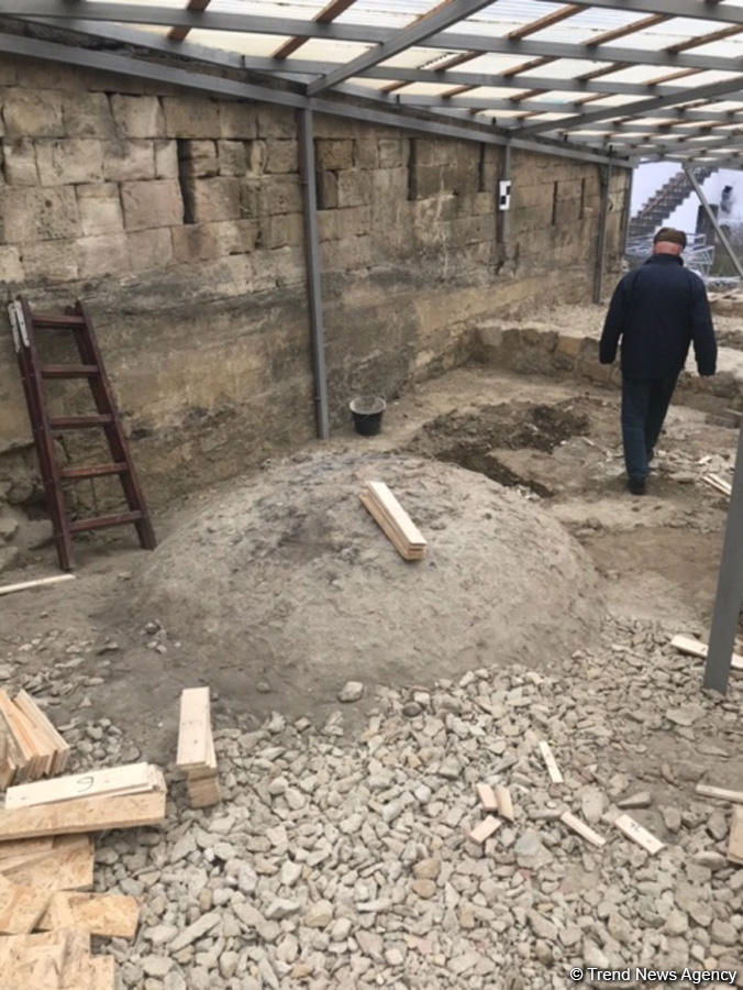 В Ичеришехер продолжается реконструкция средневековой бани (ФОТО)
