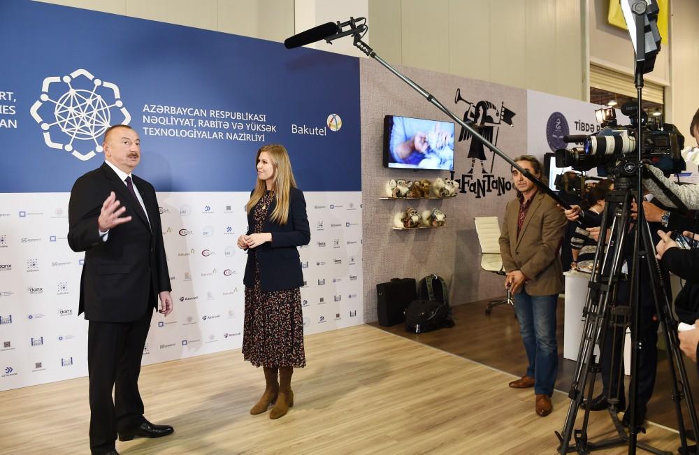 Президент Ильхам Алиев и Первая леди Мехрибан Алиева ознакомились с выставкой «Bakutel-2018» (ФОТО)
