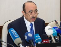 В Баку прошла конференция по итогам мониторинга соблюдения теле- и радиовещателями норм литературного языка (ФОТО)