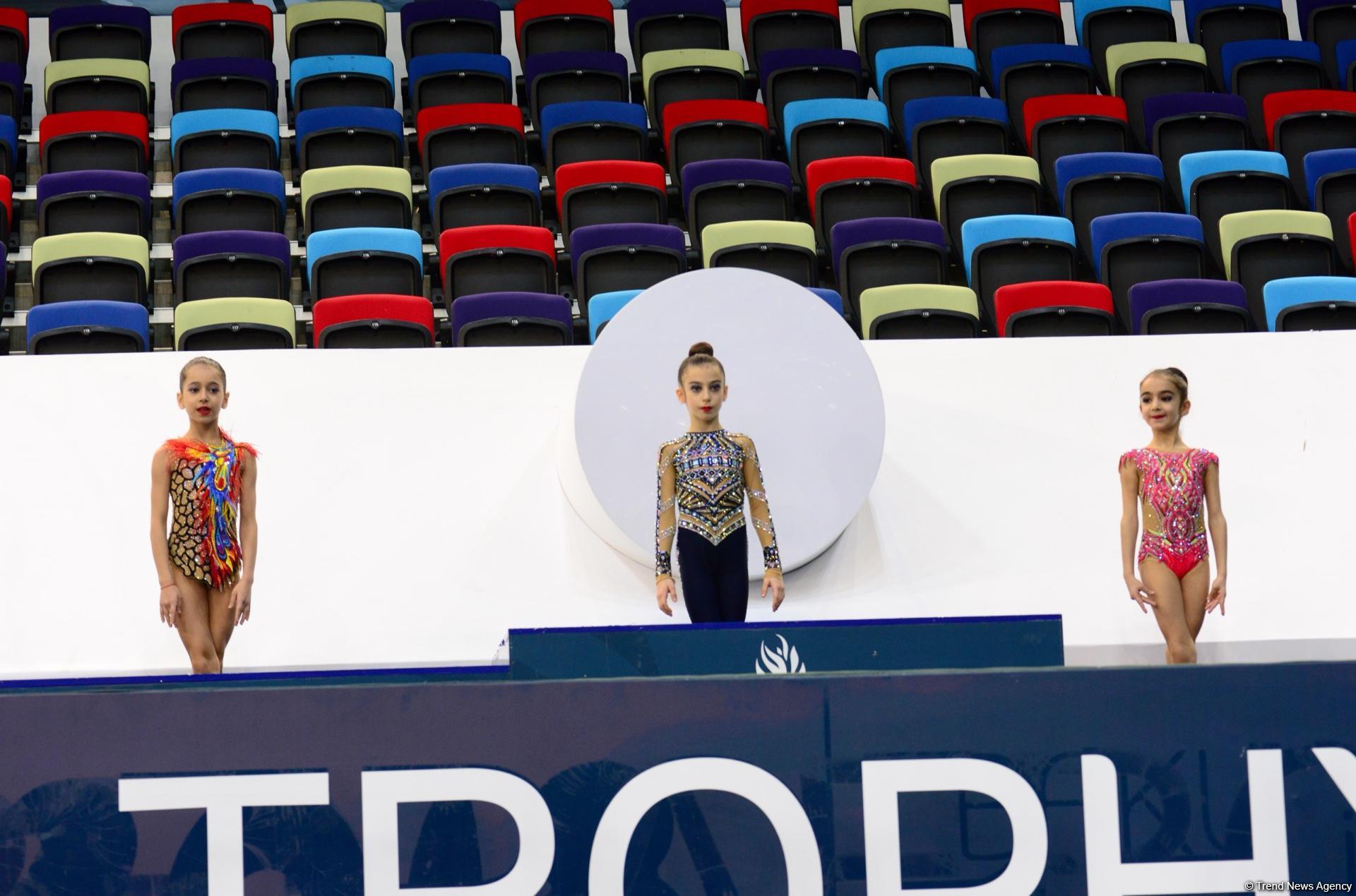Прошла церемония награждения призеров третьего дня соревнований 25-го первенства Азербайджана по художественной гимнастике (ФОТО)