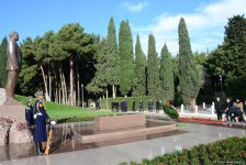 Общественность Азербайджана чтит память великого лидера Гейдара Алиева (ФОТО)