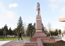 Azerbaijani president inaugurates Youth Center (PHOTO)