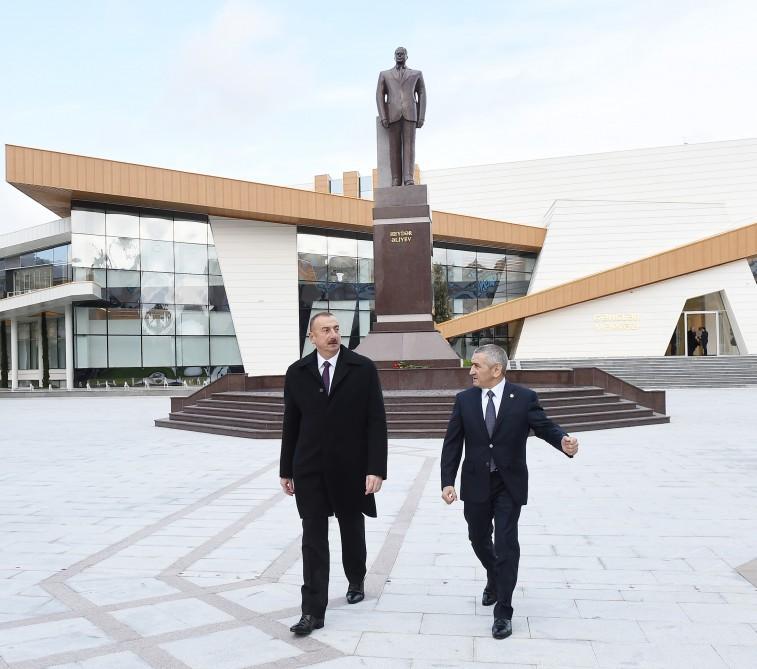 Azerbaijani president inaugurates Youth Center (PHOTO)