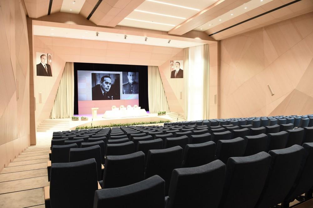Azerbaijani president inaugurates Youth Center (PHOTO)