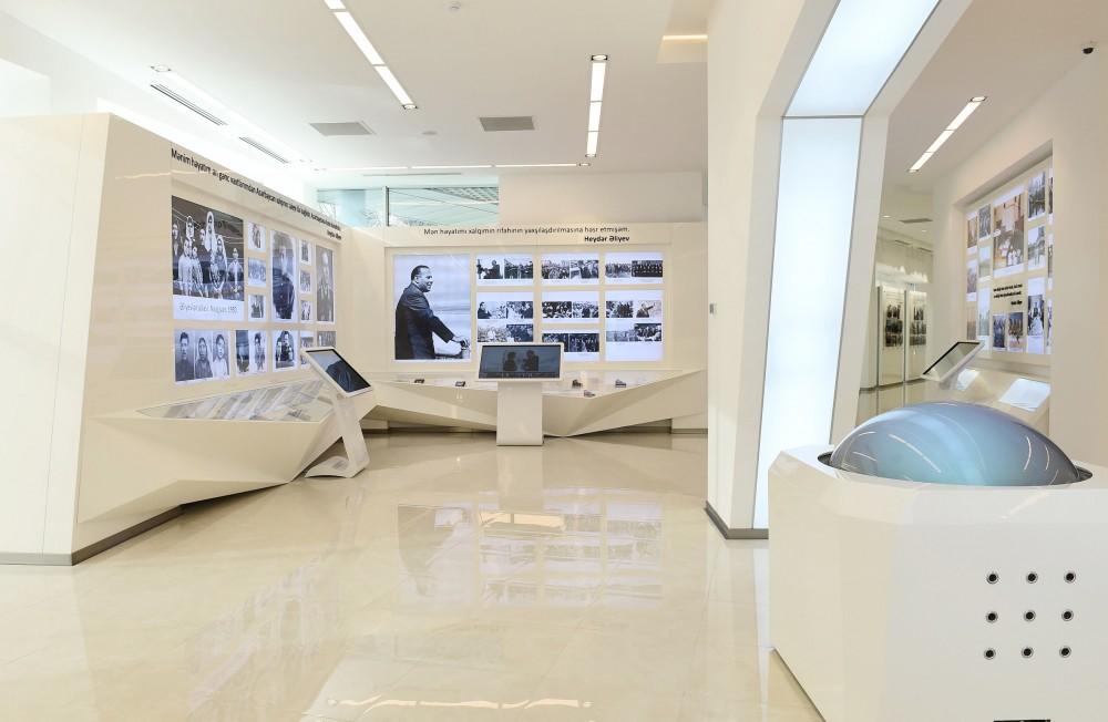 Azerbaijani president inaugurates Youth Center (PHOTO)