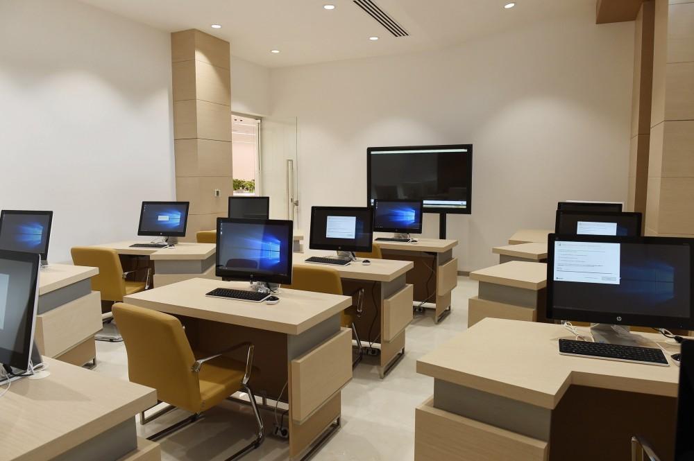 Azerbaijani president inaugurates Youth Center (PHOTO)