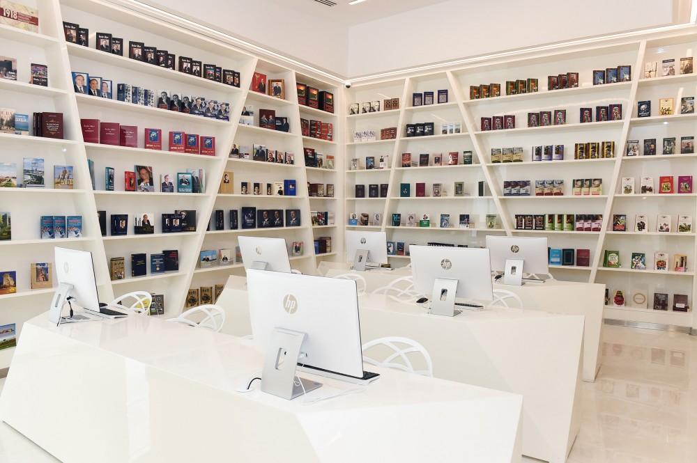 Azerbaijani president inaugurates Youth Center (PHOTO)