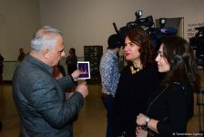 YARAT представил выставку грузинского художника Важико Чачхиани "Мухи кусаются к дождю" (ФОТО)