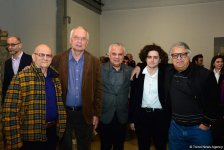 YARAT представил выставку грузинского художника Важико Чачхиани "Мухи кусаются к дождю" (ФОТО)