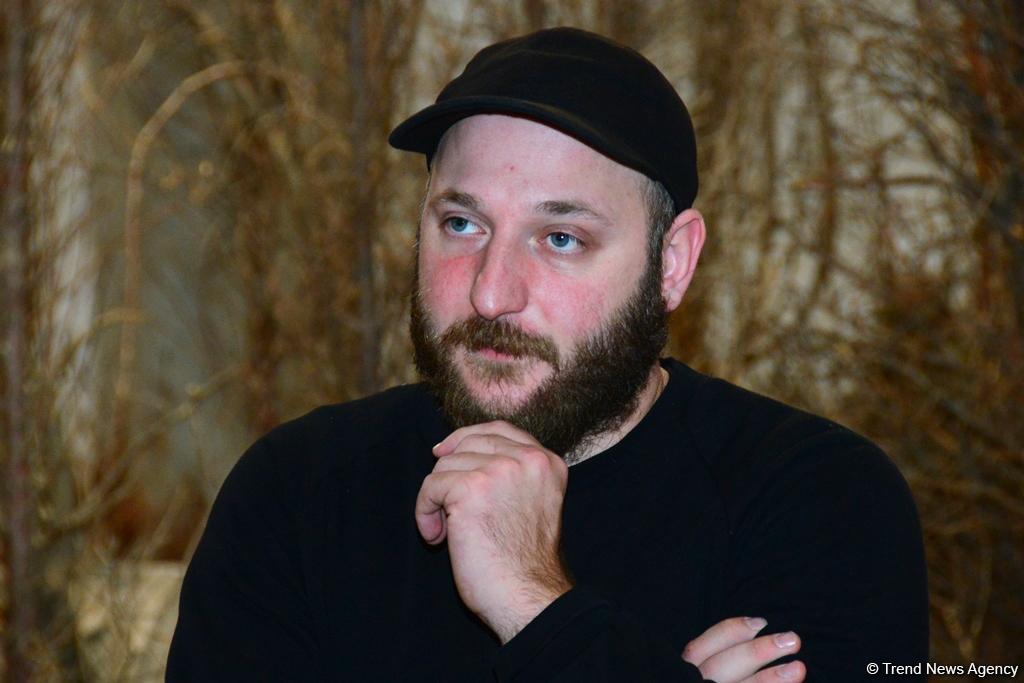 YARAT представил выставку грузинского художника Важико Чачхиани "Мухи кусаются к дождю" (ФОТО)