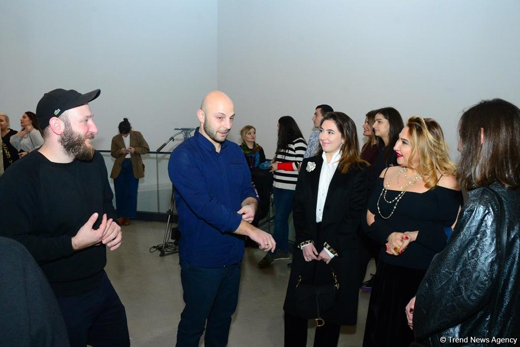 YARAT представил выставку грузинского художника Важико Чачхиани "Мухи кусаются к дождю" (ФОТО)