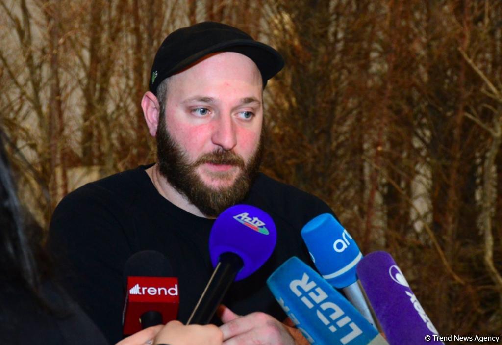 YARAT представил выставку грузинского художника Важико Чачхиани "Мухи кусаются к дождю" (ФОТО)