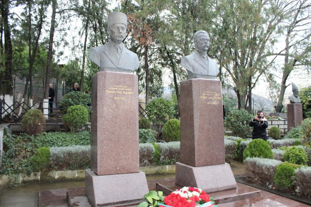 При организации Фонда Гейдара Алиева в Тбилиси состоялась выставка и конференция, посвященная 100-летию АДР (ФОТО)