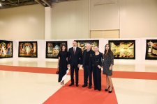 Президент Ильхам Алиев и Первая леди Мехрибан Алиева ознакомились с выставкой в связи с 90-летним юбилеем народного художника Таира Салахова (ФОТО)