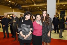 Президент Ильхам Алиев и Первая леди Мехрибан Алиева ознакомились с выставкой в связи с 90-летним юбилеем народного художника Таира Салахова (ФОТО)