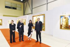 Президент Ильхам Алиев и Первая леди Мехрибан Алиева ознакомились с выставкой в связи с 90-летним юбилеем народного художника Таира Салахова (ФОТО)