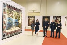 Президент Ильхам Алиев и Первая леди Мехрибан Алиева ознакомились с выставкой в связи с 90-летним юбилеем народного художника Таира Салахова (ФОТО)