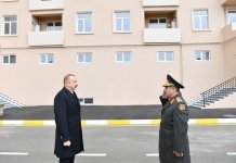 Президент Ильхам Алиев принял участие в церемонии предоставления новых квартир военнослужащим в Сабунчинском районе Баку (ФОТО)