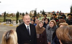 Президент Ильхам Алиев принял участие в церемонии предоставления новых квартир военнослужащим в Сабунчинском районе Баку (ФОТО)