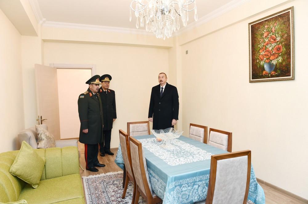 Президент Ильхам Алиев принял участие в церемонии предоставления новых квартир военнослужащим в Сабунчинском районе Баку (ФОТО)