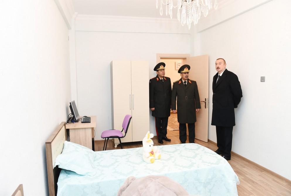 Президент Ильхам Алиев принял участие в церемонии предоставления новых квартир военнослужащим в Сабунчинском районе Баку (ФОТО)