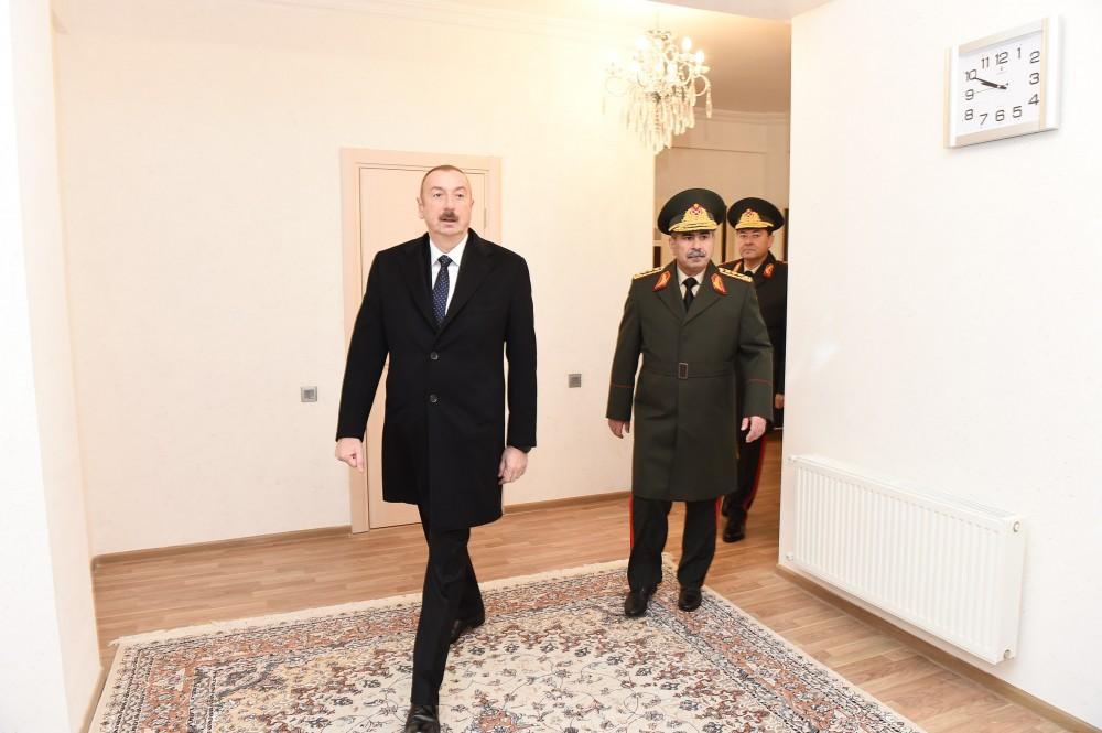 Президент Ильхам Алиев принял участие в церемонии предоставления новых квартир военнослужащим в Сабунчинском районе Баку (ФОТО)