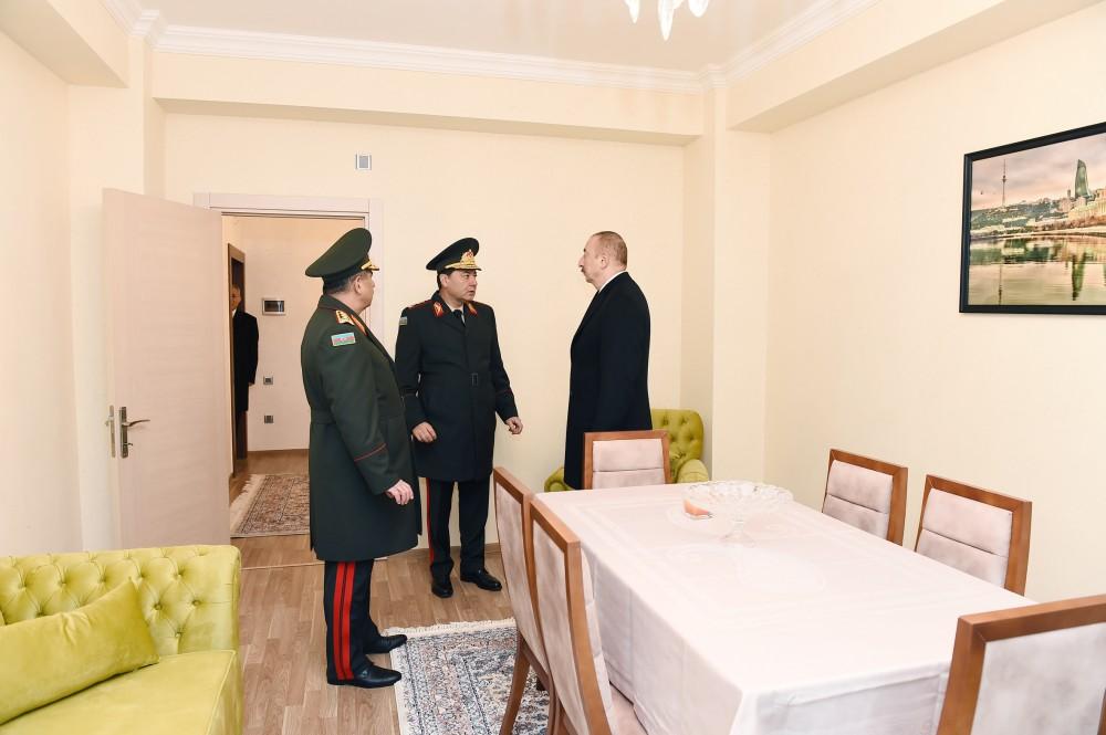 Президент Ильхам Алиев принял участие в церемонии предоставления новых квартир военнослужащим в Сабунчинском районе Баку (ФОТО)