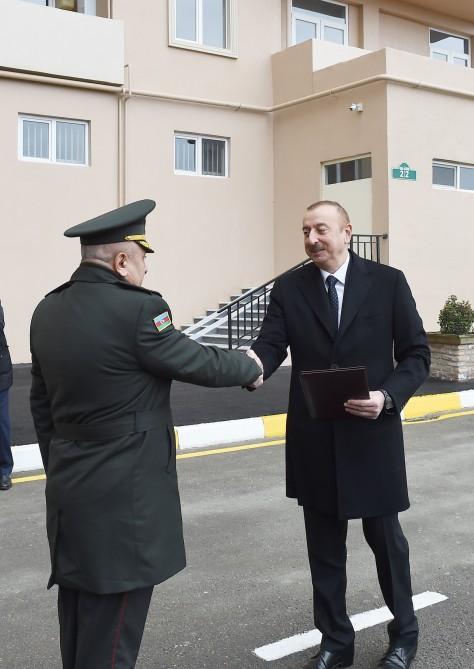 Президент Ильхам Алиев принял участие в церемонии предоставления новых квартир военнослужащим в Сабунчинском районе Баку (ФОТО)