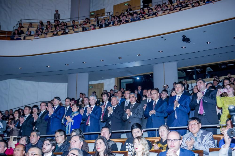 При организации Фонда Гейдара Алиева в Пекине прошел азербайджано-китайский концерт дружбы (ФОТО)