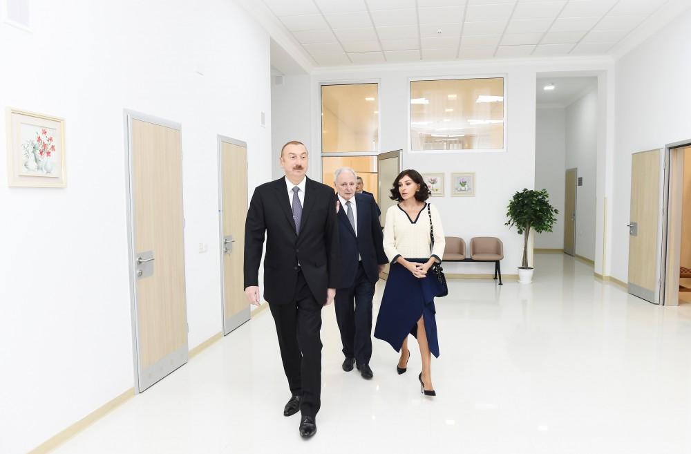 Президент Ильхам Алиев и Первая леди Мехрибан Алиева ознакомились с условиями после капитальной реконструкции в НИИ медицинской реабилитации в Баку (ФОТО)