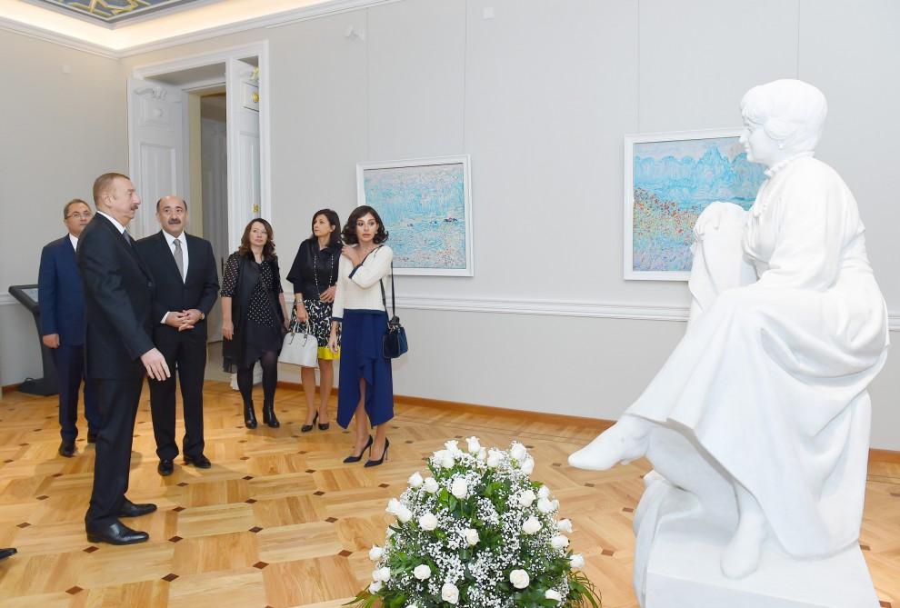 Президент Ильхам Алиев и Первая леди Мехрибан Алиева приняли участие в открытии третьего корпуса Национального музея искусств Азербайджана (ФОТО) (версия 2)