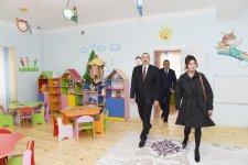 Президент Ильхам Алиев и Первая леди Мехрибан Алиева приняли участие в открытии жилого комплекса для семей вынужденных переселенцев (ФОТО) (версия 2)
