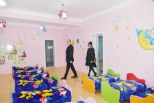 Президент Ильхам Алиев и Первая леди Мехрибан Алиева приняли участие в открытии жилого комплекса для семей вынужденных переселенцев (ФОТО) (версия 2)