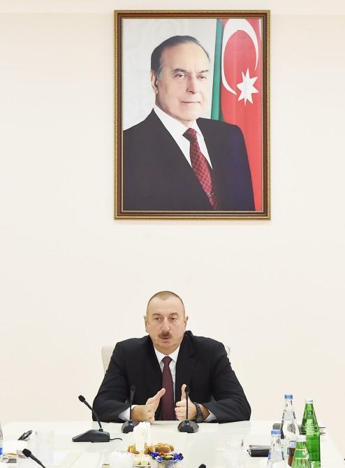 Президент Ильхам Алиев и Первая леди Мехрибан Алиева приняли участие в открытии жилого комплекса для семей вынужденных переселенцев (ФОТО) (версия 2)