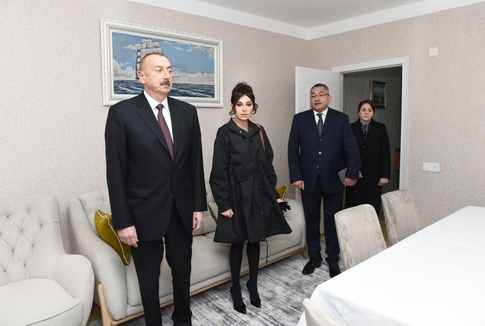 Президент Ильхам Алиев и Первая леди Мехрибан Алиева приняли участие в открытии жилого комплекса для семей вынужденных переселенцев (ФОТО) (версия 2)