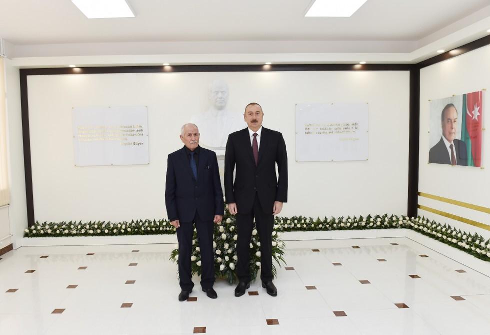 Президент Ильхам Алиев и Первая леди Мехрибан Алиева приняли участие в открытии жилого комплекса для семей вынужденных переселенцев (ФОТО) (версия 2)