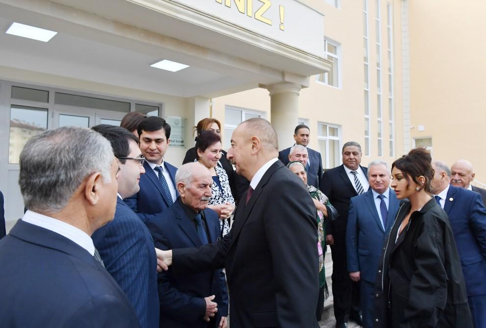 Президент Ильхам Алиев и Первая леди Мехрибан Алиева приняли участие в открытии жилого комплекса для семей вынужденных переселенцев (ФОТО) (версия 2)