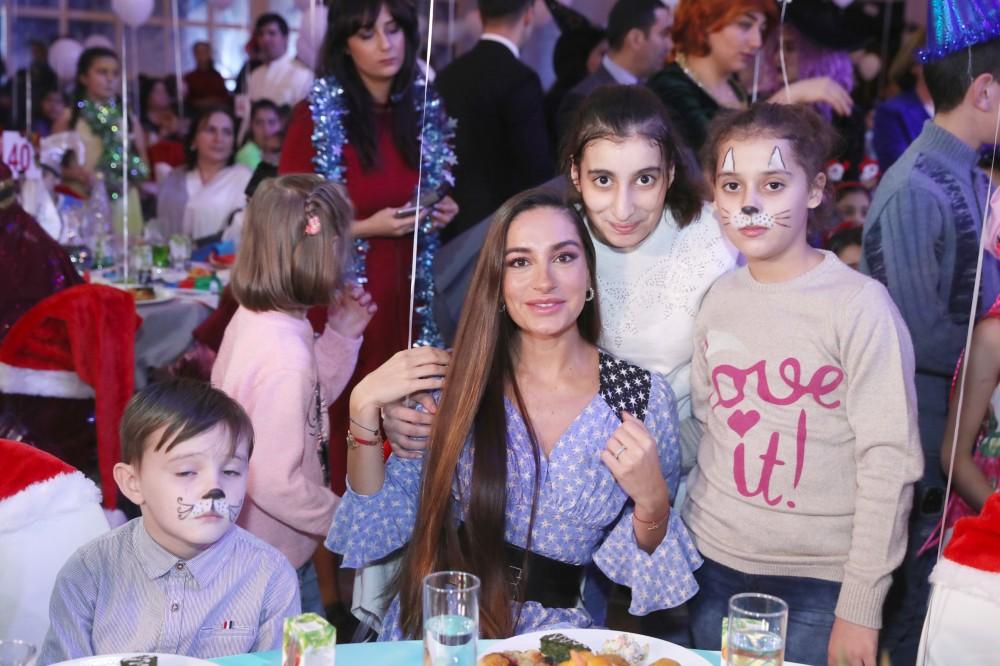 Первый вице-президент Мехрибан Алиева приняла участие в традиционном праздничном веселье для детей (ФОТО)