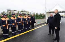 Президент Ильхам Алиев принял участие в открытии новой дороги, соединяющей проспект Зии Буниядова с дорогой Балаханы-Бинагади (ФОТО)