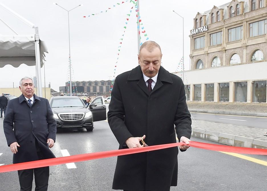 Президент Ильхам Алиев принял участие в открытии новой дороги, соединяющей проспект Зии Буниядова с дорогой Балаханы-Бинагади (ФОТО)