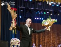 Ильгар Мурадов воплотил свое счастье в акустический Новый год (ФОТО)