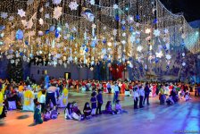 Сказочные герои спасают Новый год в Баку (ФОТО)