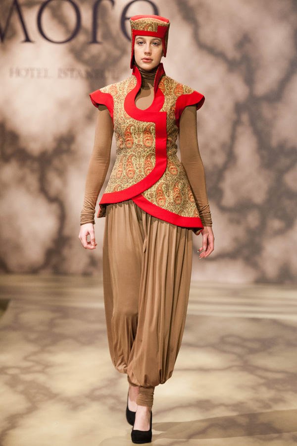 Красочные коллекции Гюльнары Халиловой очаровали AFWEU Fashion Week Istanbul (ФОТО)
