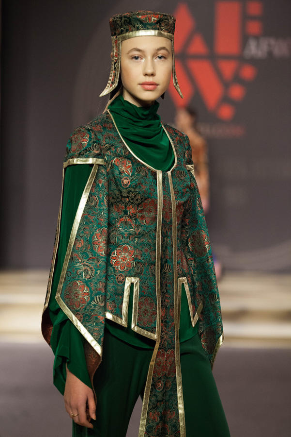 Красочные коллекции Гюльнары Халиловой очаровали AFWEU Fashion Week Istanbul (ФОТО)