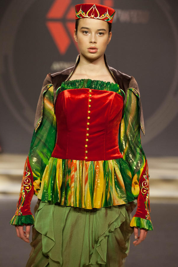 Красочные коллекции Гюльнары Халиловой очаровали AFWEU Fashion Week Istanbul (ФОТО)