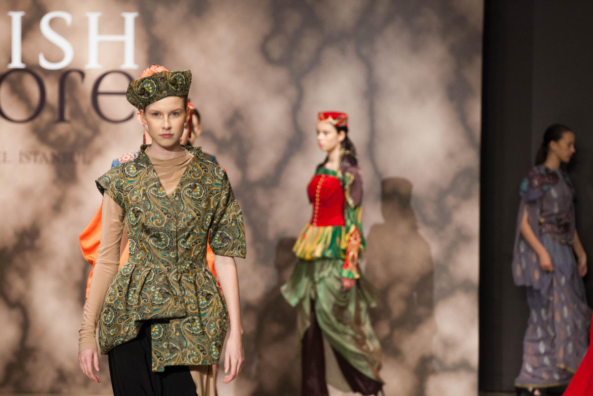 Красочные коллекции Гюльнары Халиловой очаровали AFWEU Fashion Week Istanbul (ФОТО)